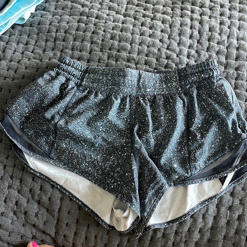 LuluLemon hotty hot shorts size 6